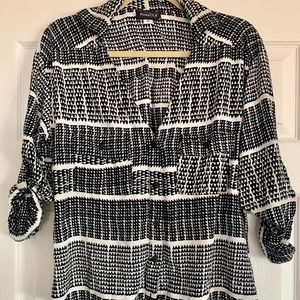 MANAOLA Womens M Collared Shirt